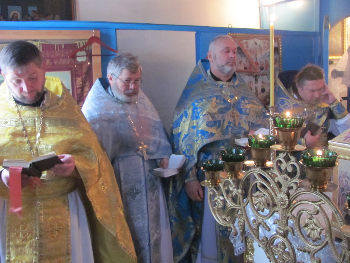 У РІЗДВЯНИЙ ПІСТ СВЯЩЕННИКИ ЧЕРНЯХІВСЬКОГО ОКРУГУ ПРИСТУПИЛИ ДО ТАЇНСТВА СПОВІДІ.