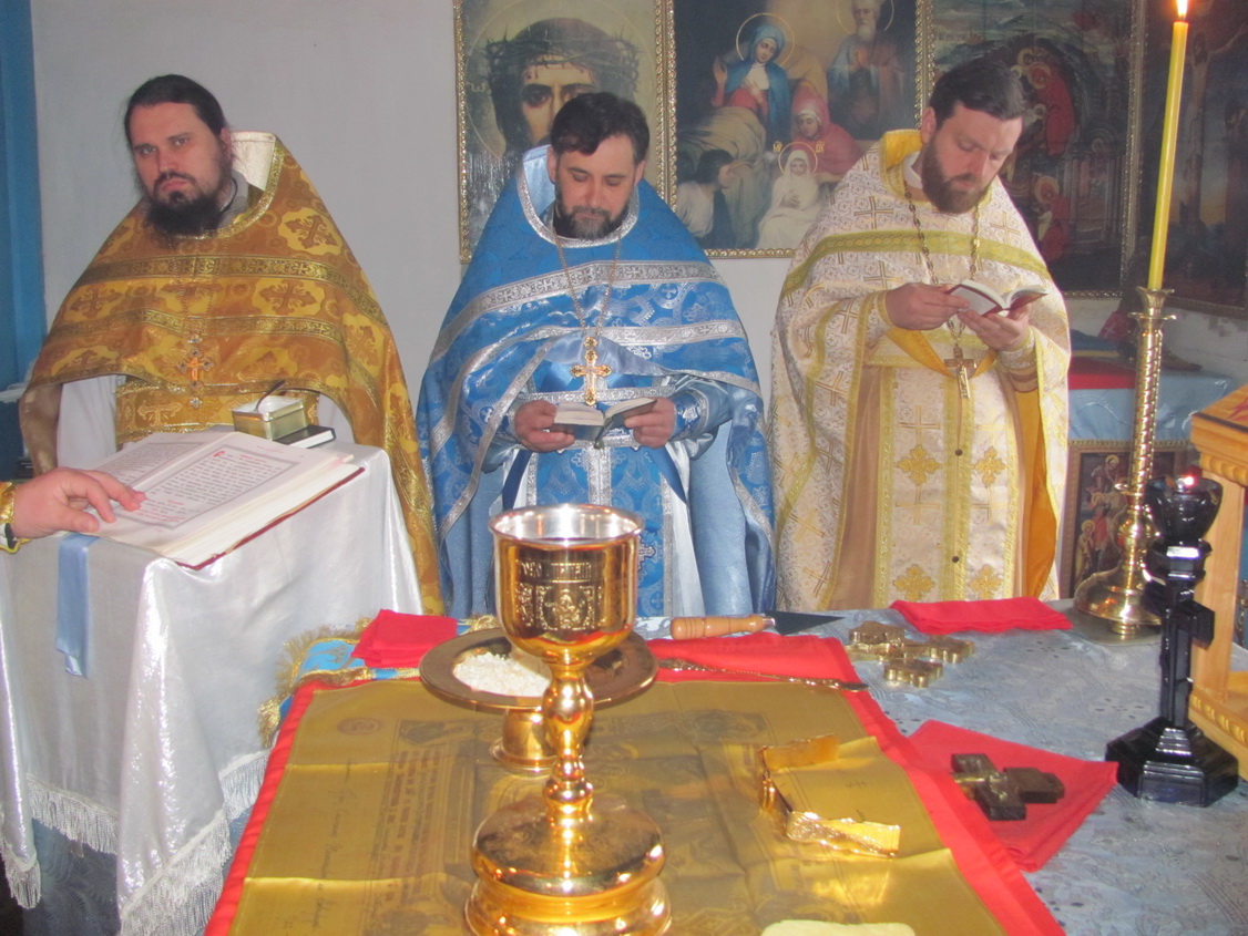 У РІЗДВЯНИЙ ПІСТ СВЯЩЕННИКИ ЧЕРНЯХІВСЬКОГО ОКРУГУ ПРИСТУПИЛИ ДО ТАЇНСТВА СПОВІДІ.
