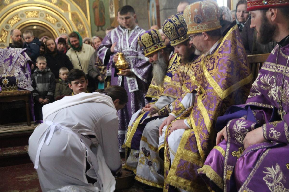 Страсний Четвер. Божественна Євхаристія і Чин Умовіння ніг у Спасо-Преображенському кафедральному соборі!