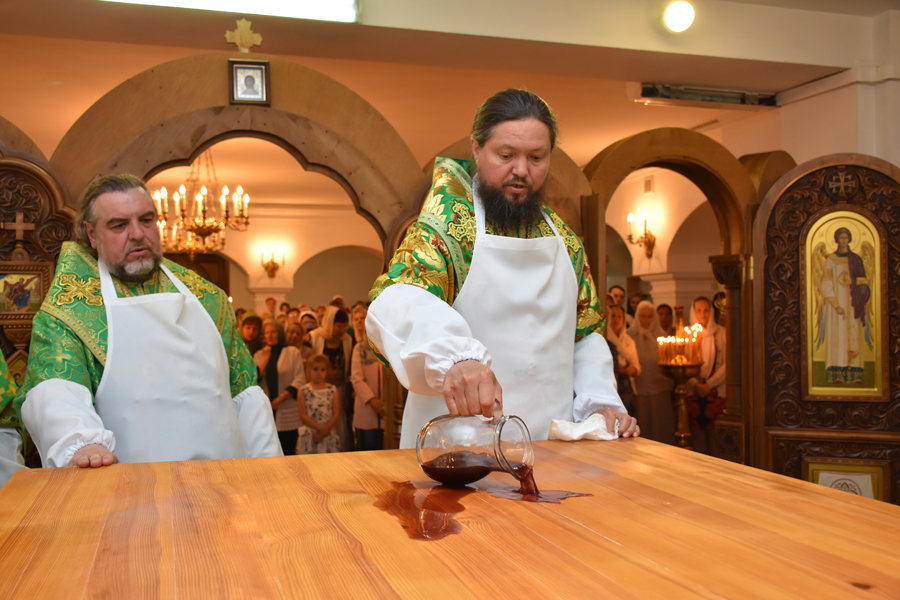 Архієпископ Никодим відвідуючи Вінницьку єпархію взяв участь в освяченні нового храму!