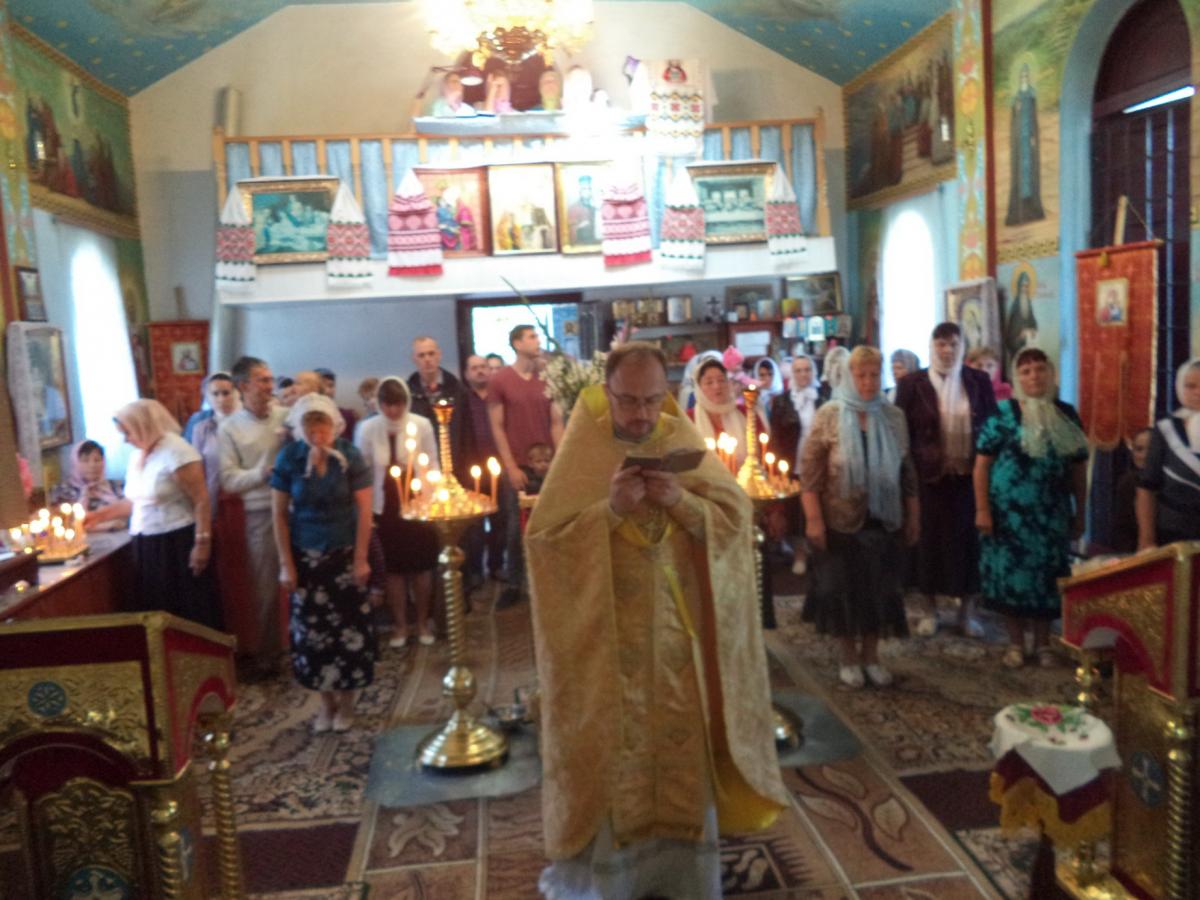 НЕДІЛЬНА ЛІТУРГІЯ В СВЯТО – МИКОЛАЇВСЬКОМУ ХРАМІ