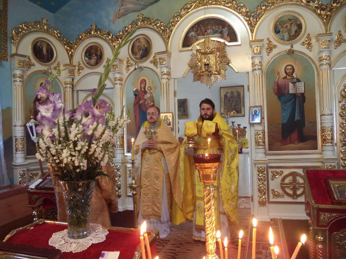 НЕДІЛЬНА ЛІТУРГІЯ В СВЯТО – МИКОЛАЇВСЬКОМУ ХРАМІ