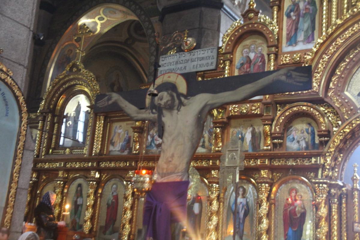 У Спасо-Преображенському кафедральному соборі звершено читання Страсних Євангелій.
