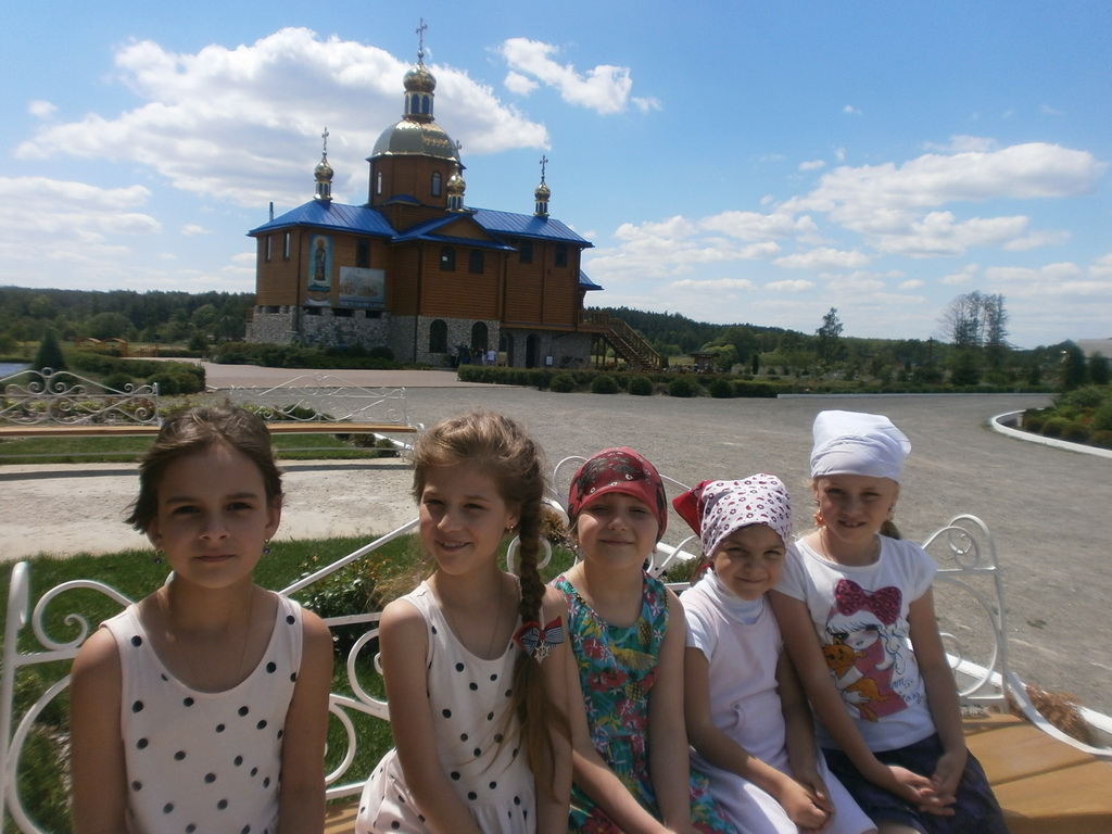 Вихованці Недільної школи при храмі ікони Божої Матері «Цілителька» м. Бердичева відвідали монастирі в урочищі Кип’ячому