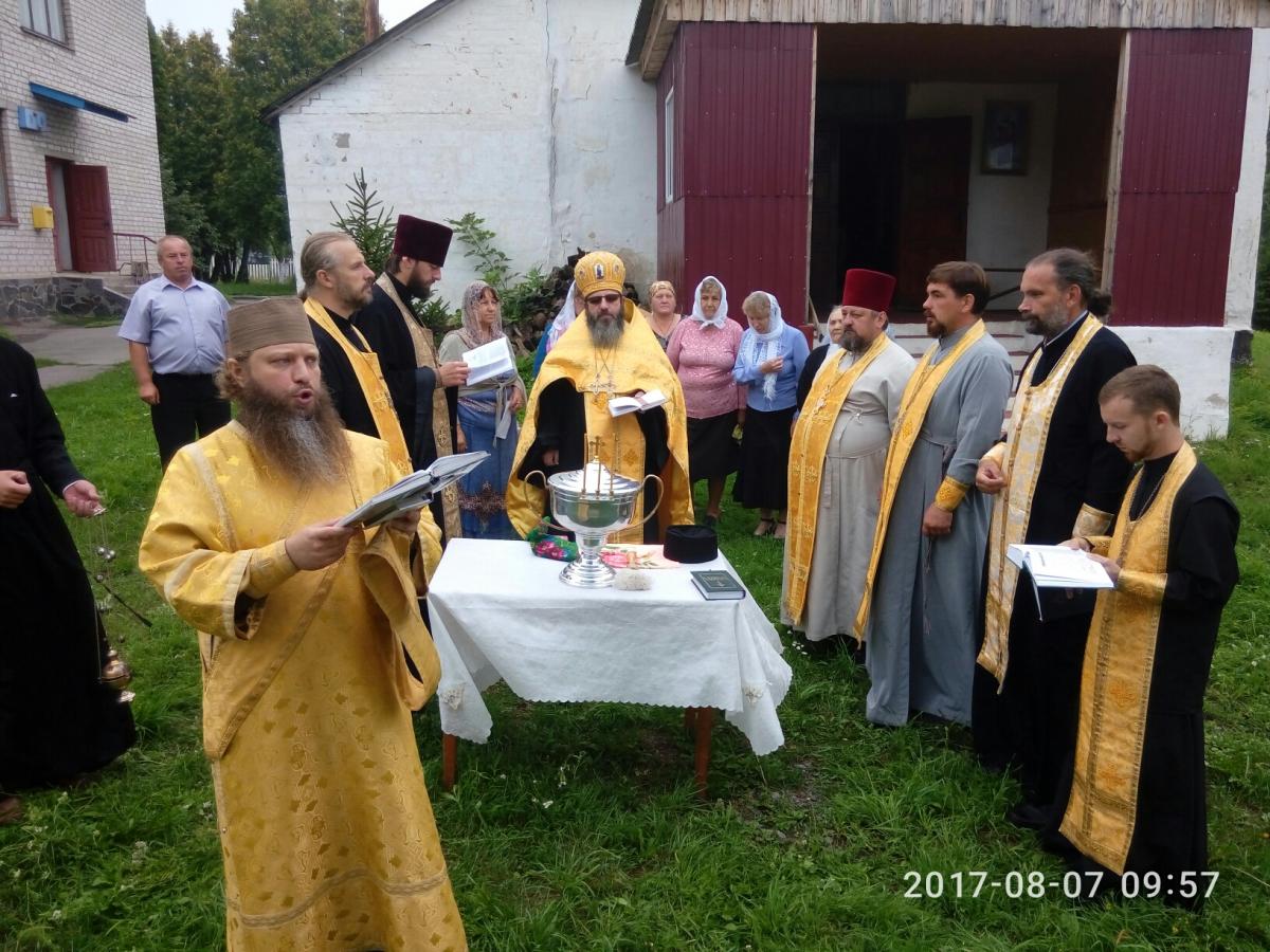 У селi Малосiлцi освятили нові дзвони