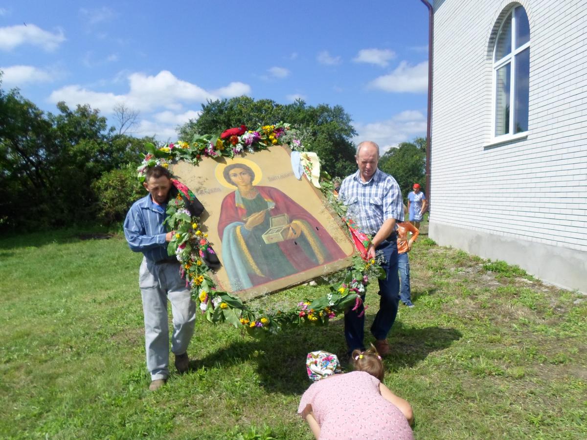 Святкова літургія у Свято-Миколаївському храмі села Строкова!