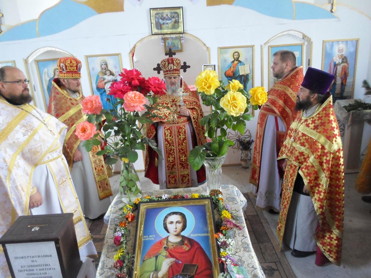 Святкова літургія у Свято-Миколаївському храмі села Строкова!