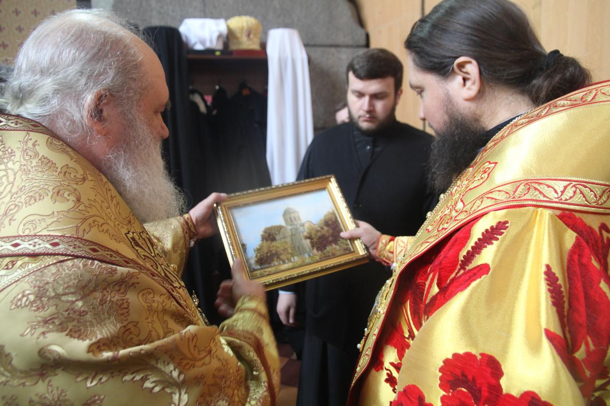 Архієпископ Никодим молитовно відзначив День свого народження!