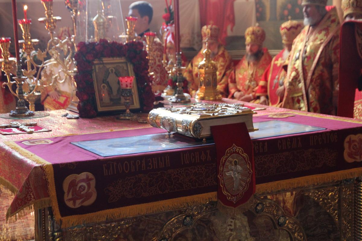 Архієпископ Никодим привітав намісника Києво-Печерської Лаври із 56-річчям!
