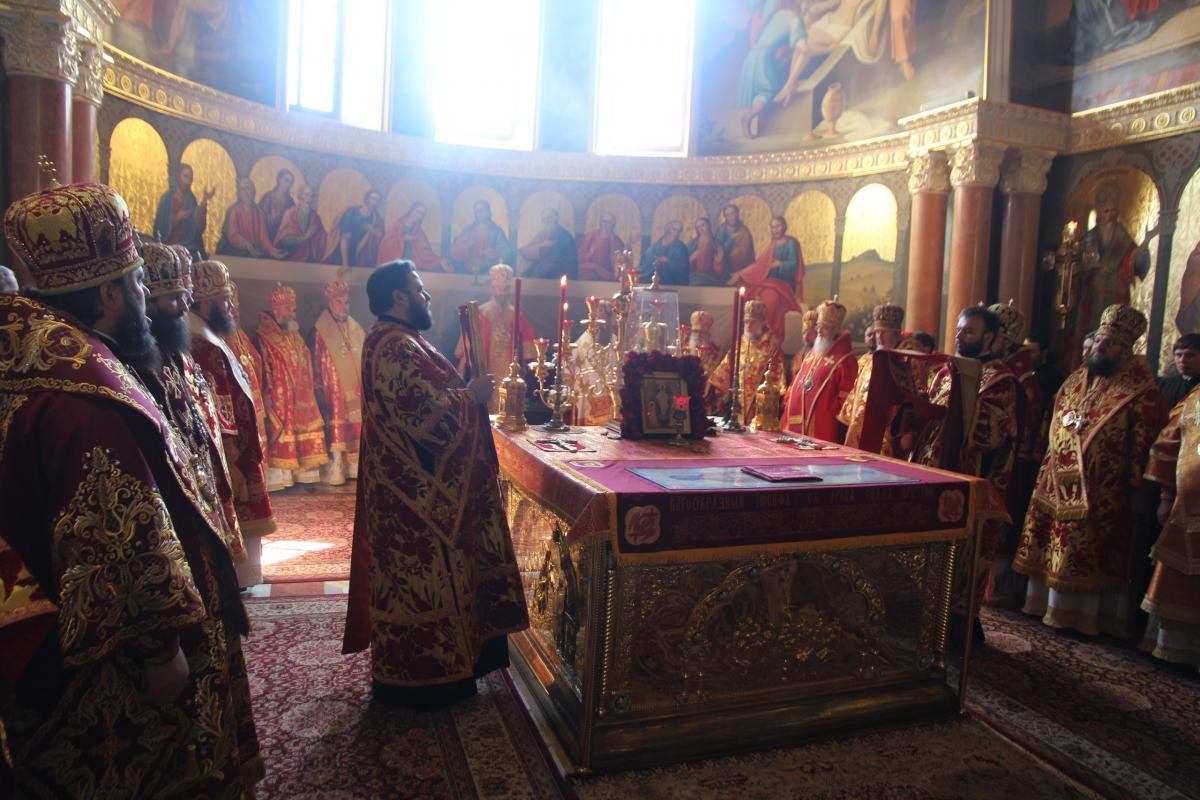 Архієпископ Никодим привітав намісника Києво-Печерської Лаври із 56-річчям!