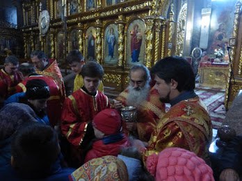 Вихованці воскресної школи Спасо-Преображенського кафедрального собору приступили до таїнства сповіді та причастилися святих Тіла і Крові Господніх.