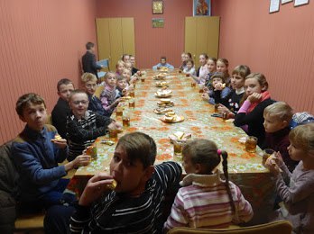Вихованці воскресної школи Спасо-Преображенського кафедрального собору приступили до таїнства сповіді та причастилися святих Тіла і Крові Господніх.