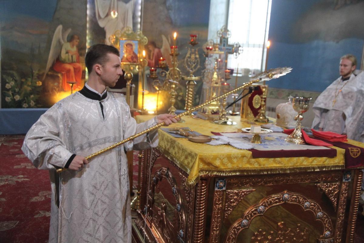 День пам'яті святих Небесних Сил безплотних: архієрейське богослужіння із дияконською хіротонією у Свято-Успенському соборі