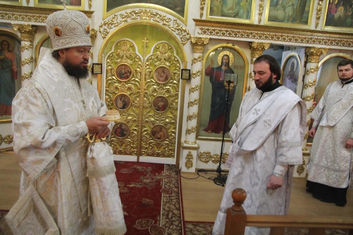 День пам'яті святих Небесних Сил безплотних: архієрейське богослужіння із дияконською хіротонією у Свято-Успенському соборі