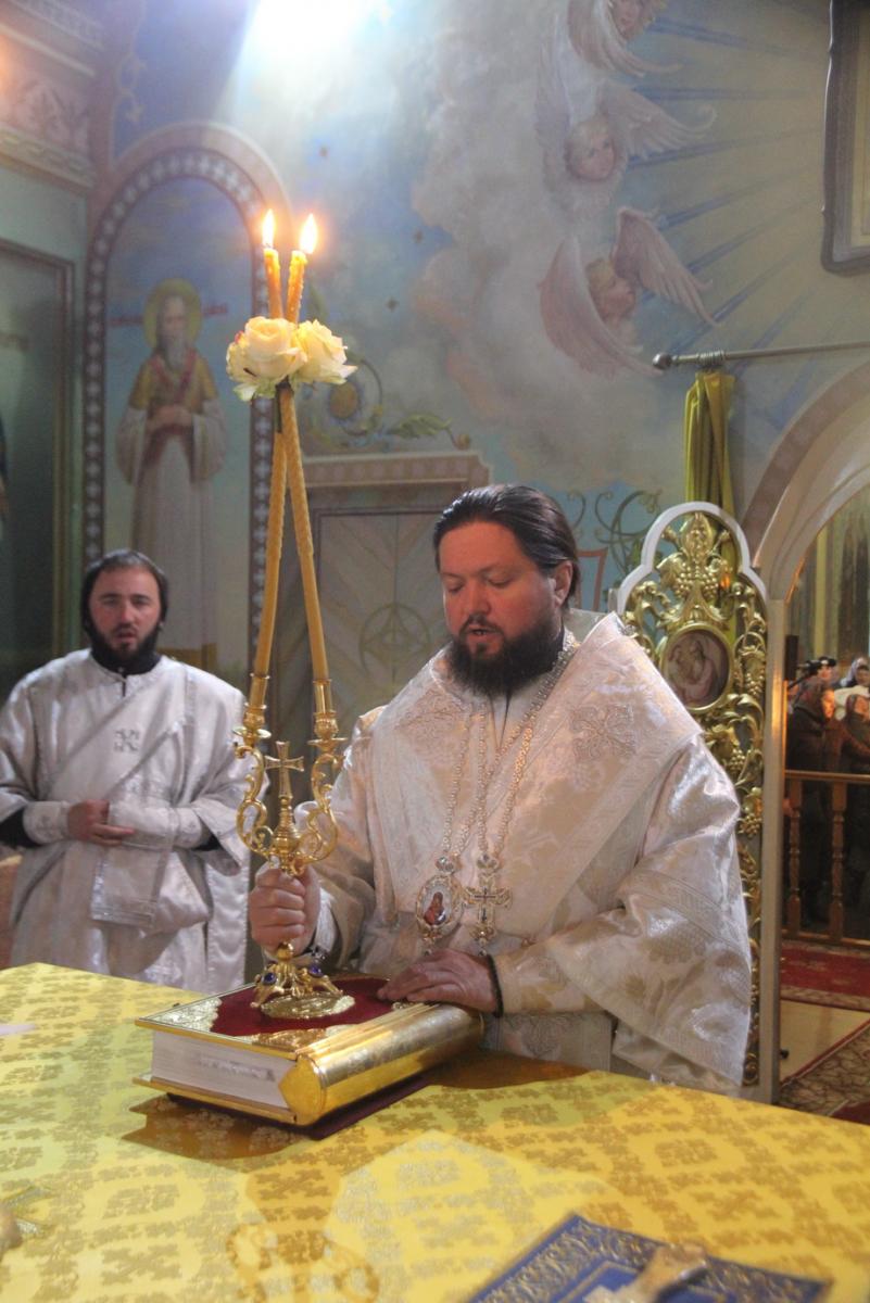 День пам'яті святих Небесних Сил безплотних: архієрейське богослужіння із дияконською хіротонією у Свято-Успенському соборі