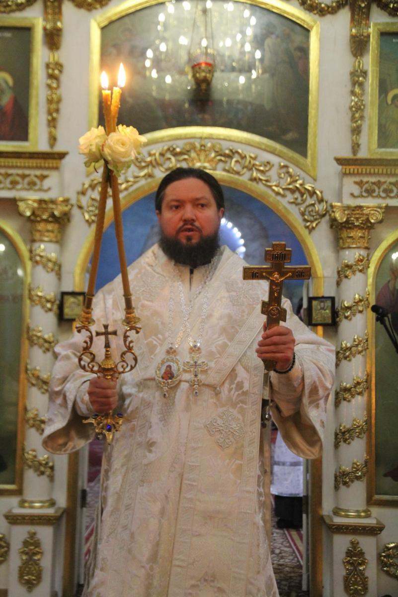 День пам'яті святих Небесних Сил безплотних: архієрейське богослужіння із дияконською хіротонією у Свято-Успенському соборі