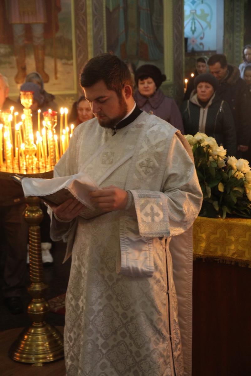 День пам'яті святих Небесних Сил безплотних: архієрейське богослужіння із дияконською хіротонією у Свято-Успенському соборі