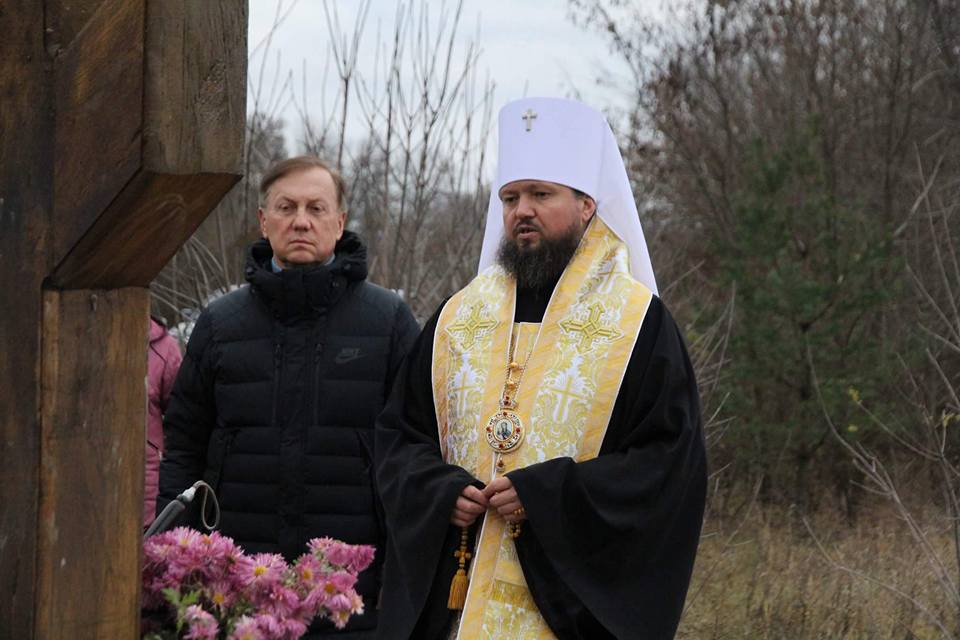 Митрополит Никодим звершив чин освячення хреста на в'їзді в Черняхів!