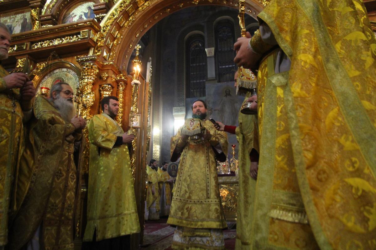 В новорічну ніч житомиряни молилися у кафедральному соборі та просили у Бога миру Україні!