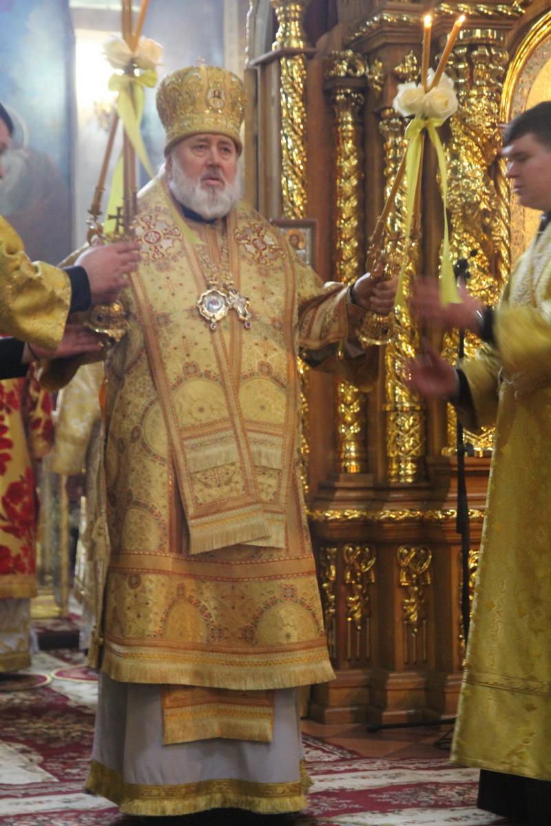 Три архієреї звершили воскресну літургію у головному соборі Житомирської єпархії.