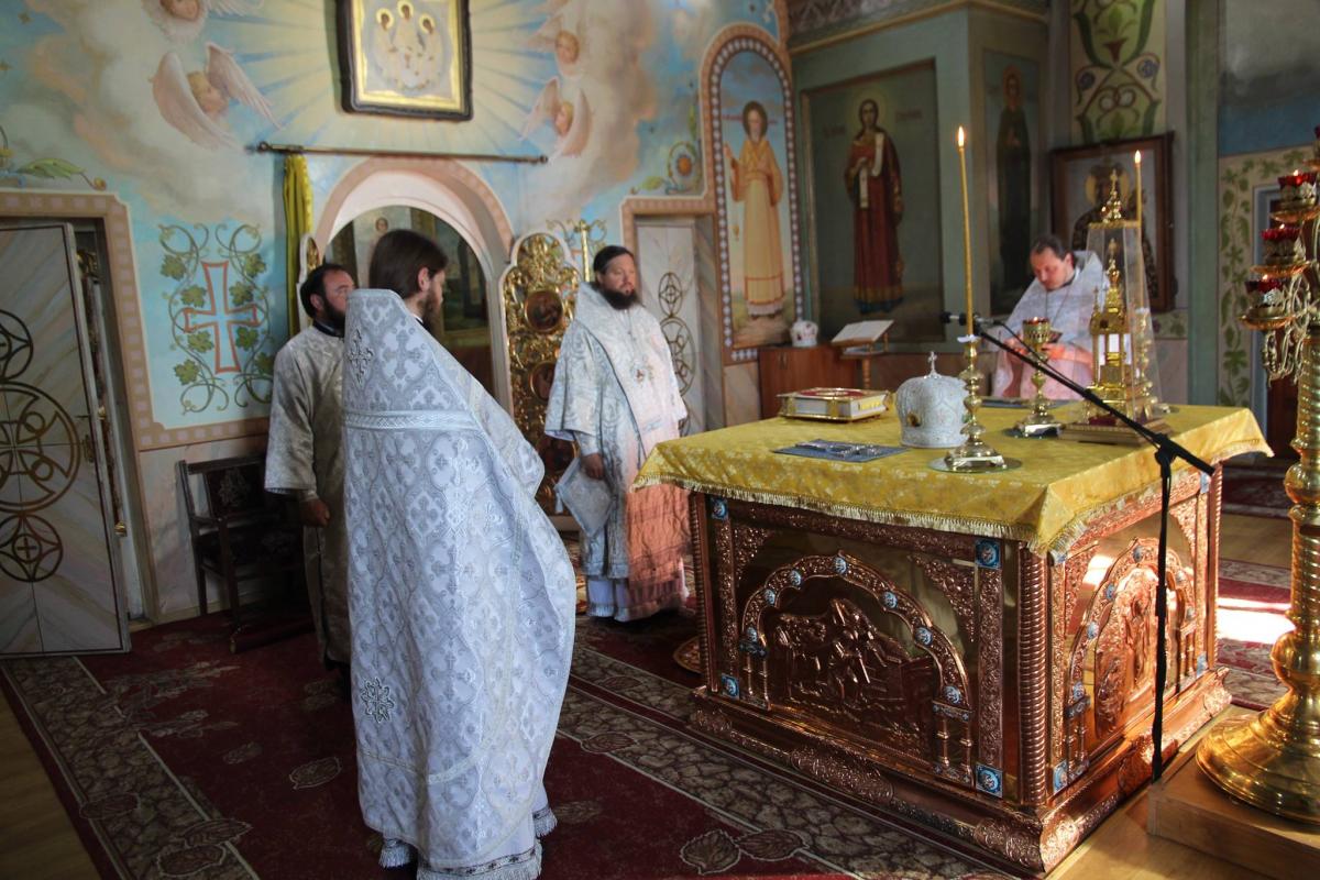 Архієпископ Никодим звершив заупокійну літургію у Свято-Успенському архієрейському соборі.