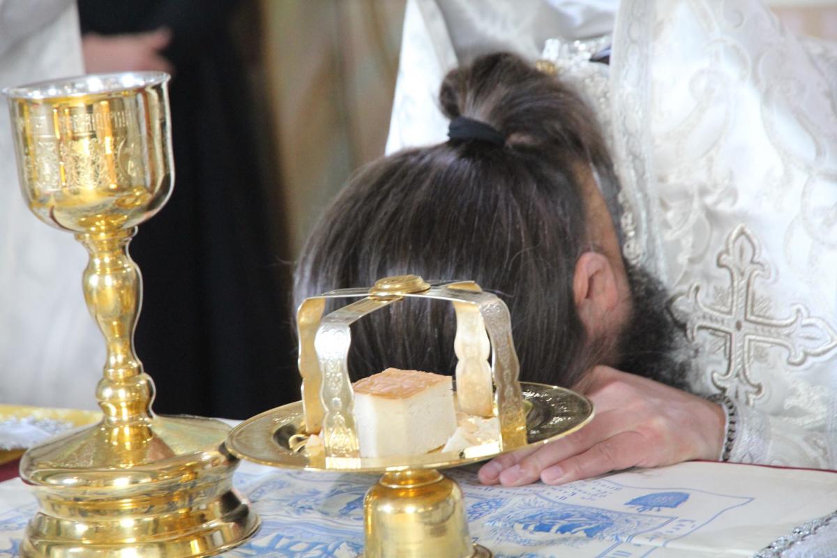 Архієпископ Никодим звершив заупокійну літургію у Свято-Успенському архієрейському соборі.