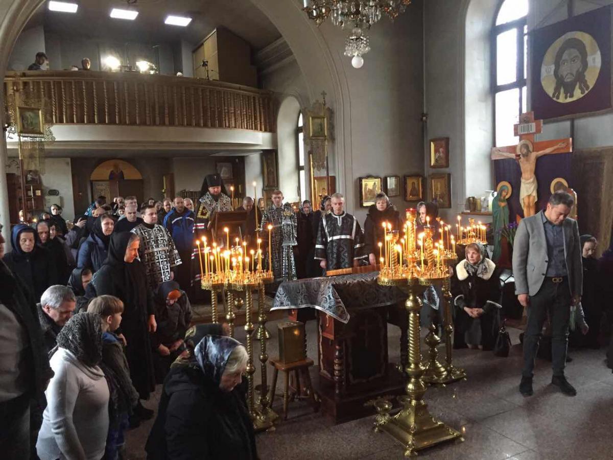 Архіпастир звершив читання першої частини покаянного канону