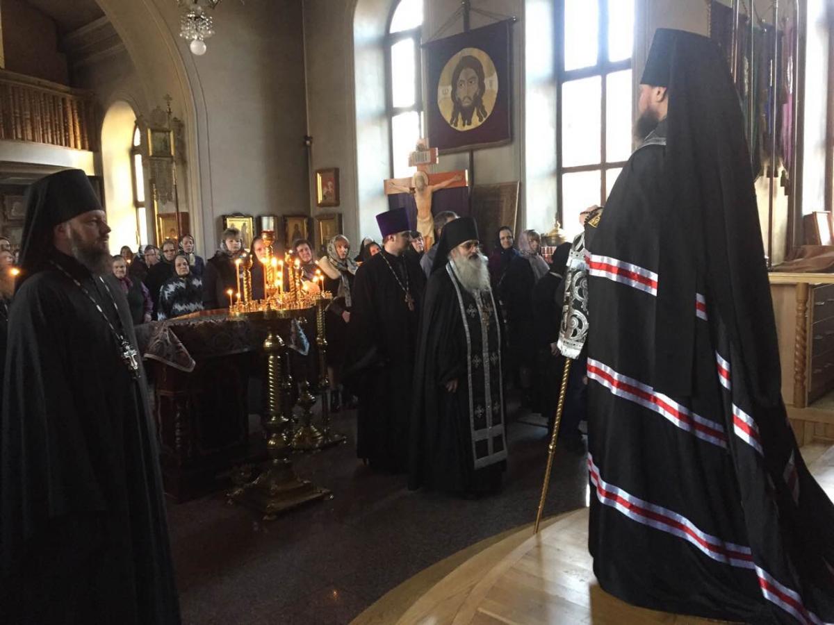Архіпастир звершив читання першої частини покаянного канону