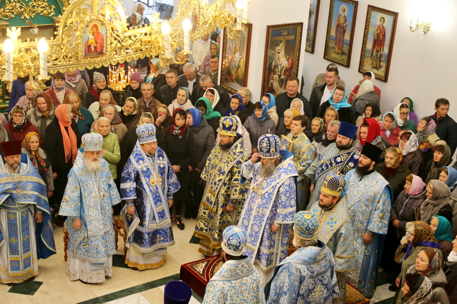 Митрополит Никодим взяв участь у літургії в честь свята ікони Богоматері «Услишательниця»