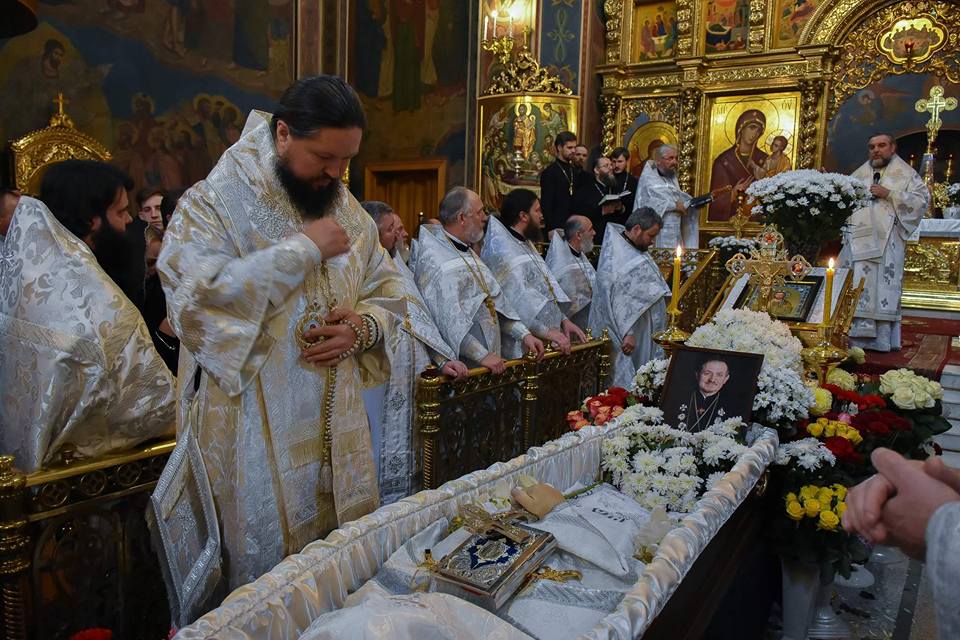 Митрополит Никодим взяв участь у звершенні чину поховання новоспочилого клірика Вінницької єпархії.