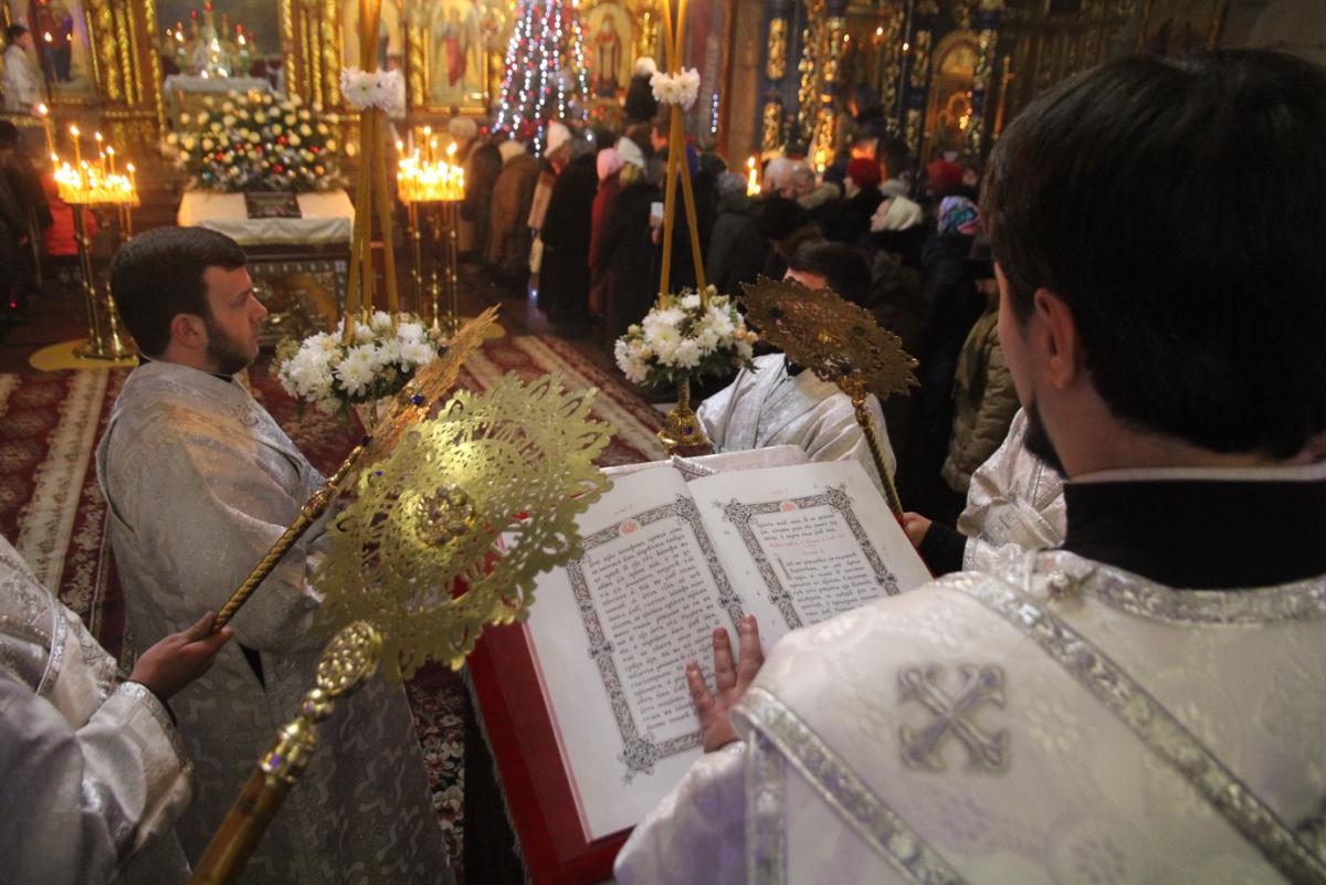 Різдво Господнє житомиряни зустріли нічним богослужінням у Спасо-Преображенському кафедральному соборі!