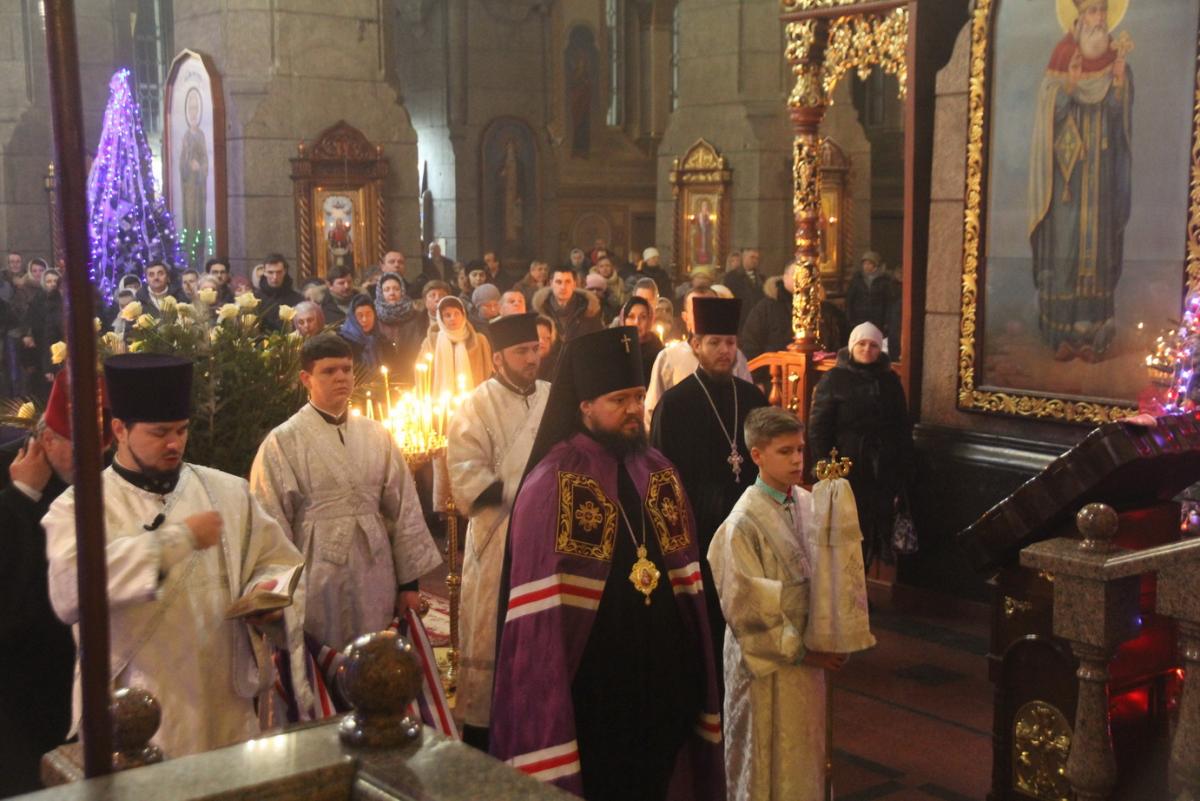 Різдво Господнє житомиряни зустріли нічним богослужінням у Спасо-Преображенському кафедральному соборі!