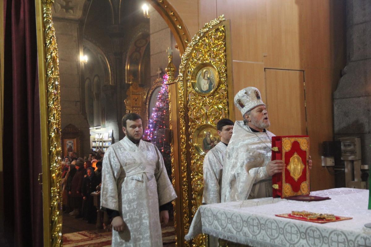 Різдво Господнє житомиряни зустріли нічним богослужінням у Спасо-Преображенському кафедральному соборі!