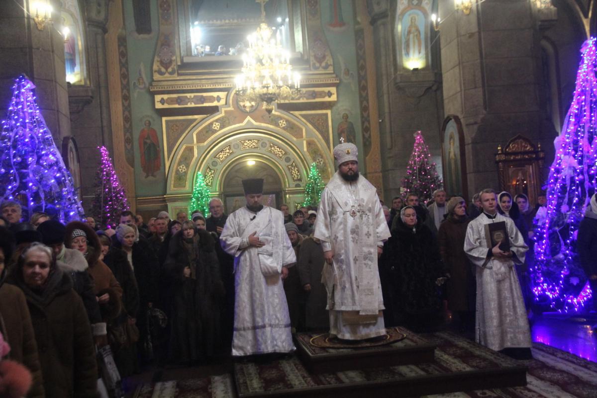 Різдво Господнє житомиряни зустріли нічним богослужінням у Спасо-Преображенському кафедральному соборі!