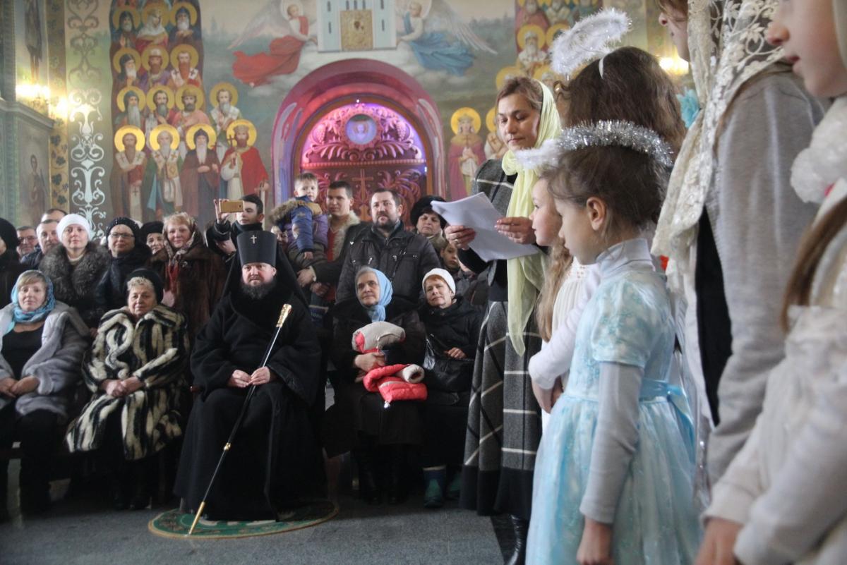 Із світлим Різдвом Христовим архієпископа Никодима привітала громада Свято-Успенського архієрейського собору м. Житомира