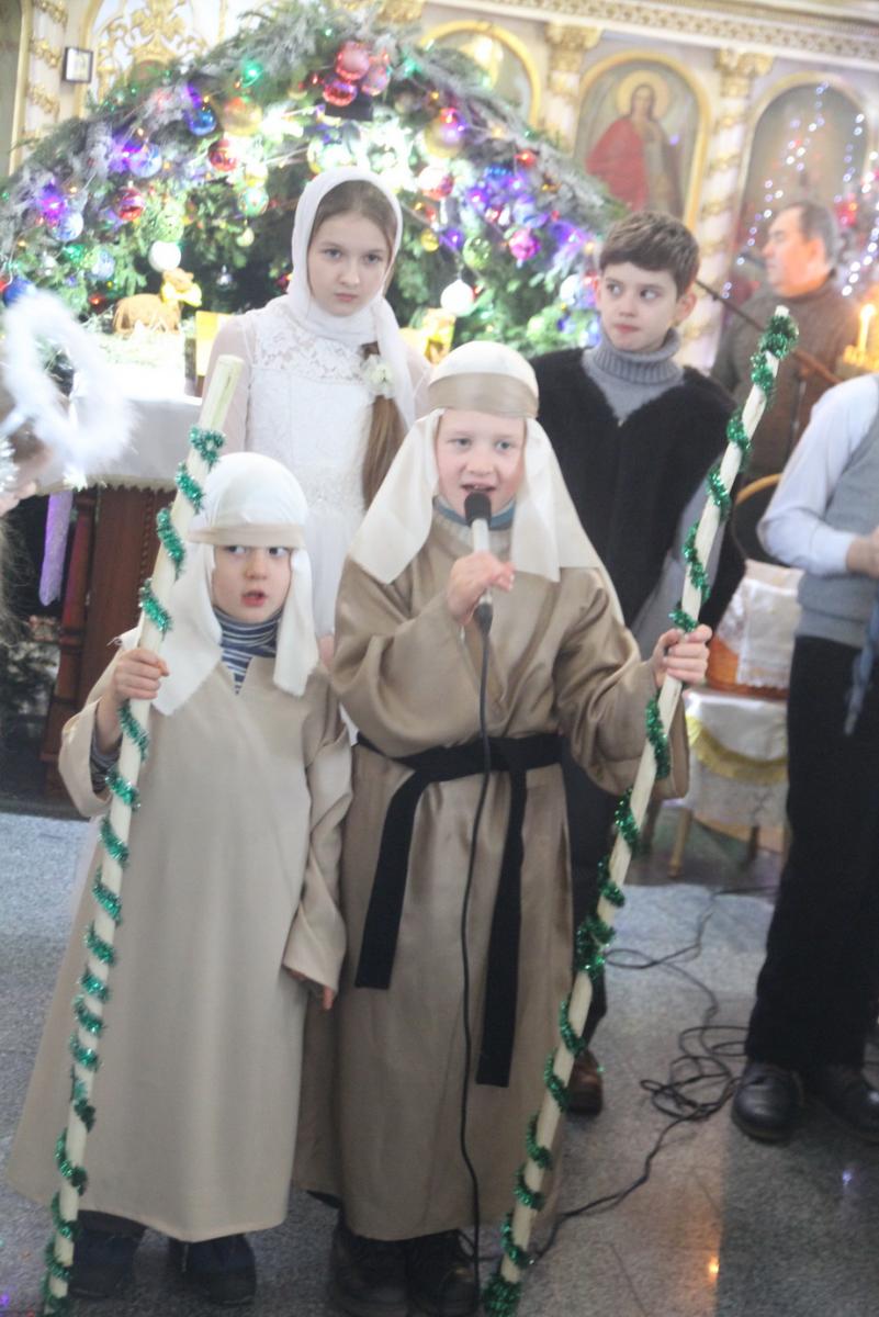 Із світлим Різдвом Христовим архієпископа Никодима привітала громада Свято-Успенського архієрейського собору м. Житомира
