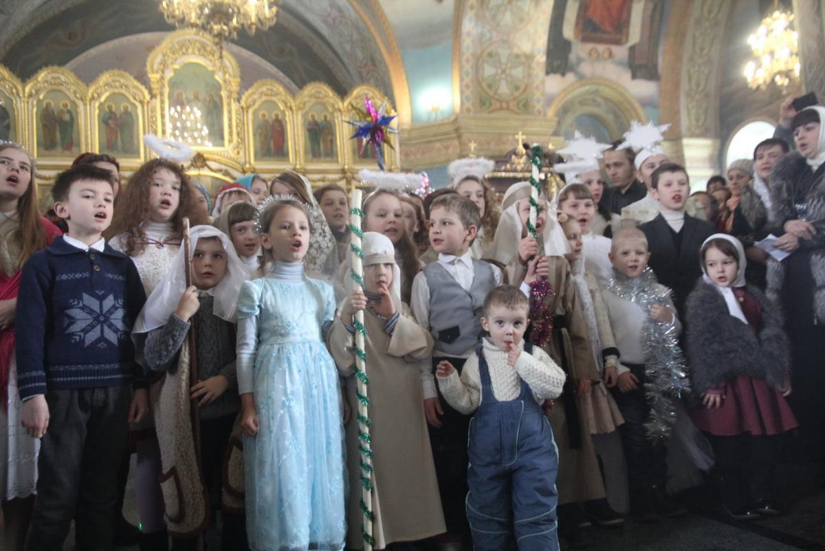 Із світлим Різдвом Христовим архієпископа Никодима привітала громада Свято-Успенського архієрейського собору м. Житомира