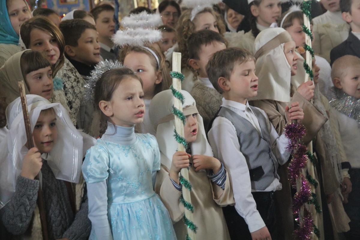 Із світлим Різдвом Христовим архієпископа Никодима привітала громада Свято-Успенського архієрейського собору м. Житомира