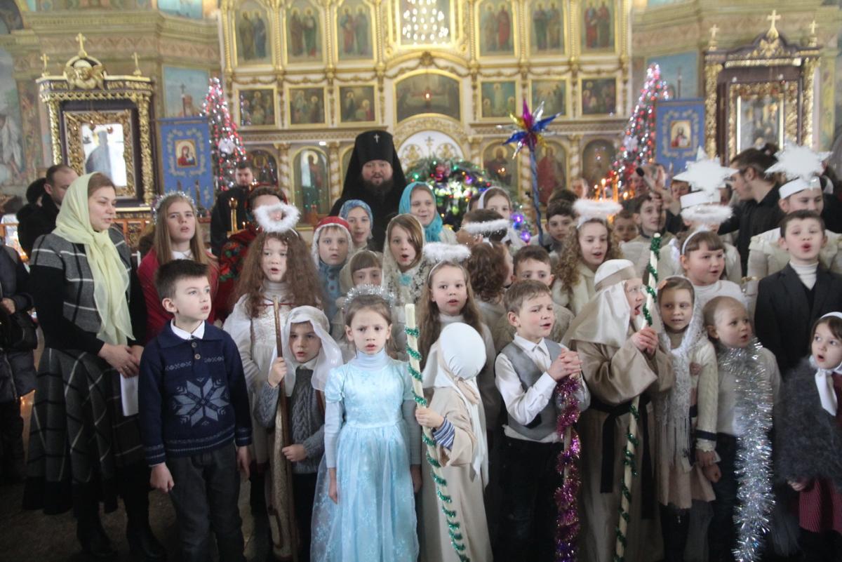 Із світлим Різдвом Христовим архієпископа Никодима привітала громада Свято-Успенського архієрейського собору м. Житомира