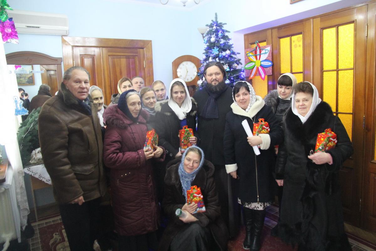 Із світлим Різдвом Христовим архієпископа Никодима привітала громада Свято-Успенського архієрейського собору м. Житомира