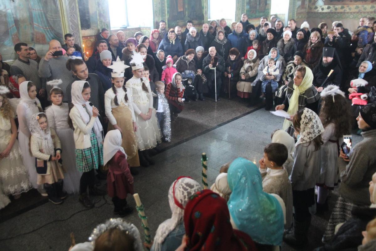 Із світлим Різдвом Христовим архієпископа Никодима привітала громада Свято-Успенського архієрейського собору м. Житомира