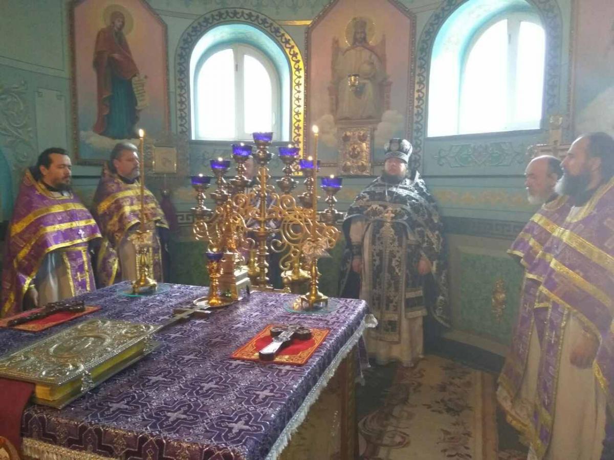 Соборное служение литургии Преждеосвященных Даров в Коростышевском благочинии.