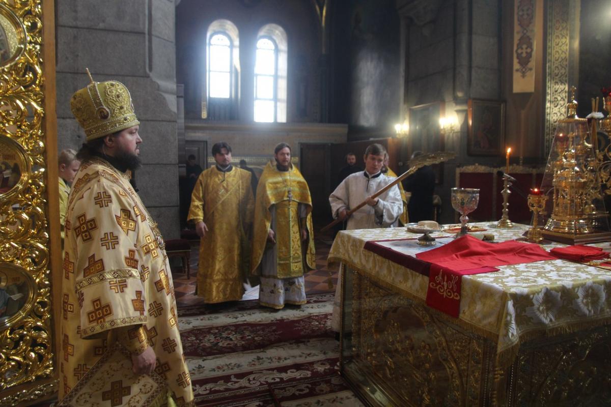 Архієпископ Никодим очолив недільну літургію у кафедральному соборі обласного центру!