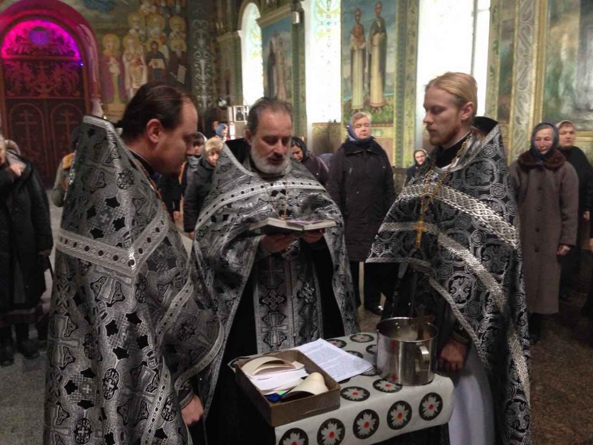 У Свято-Успенському архієрейському соборі м. Житомира молились за одержимих недугою пияцтва та наркоманії.