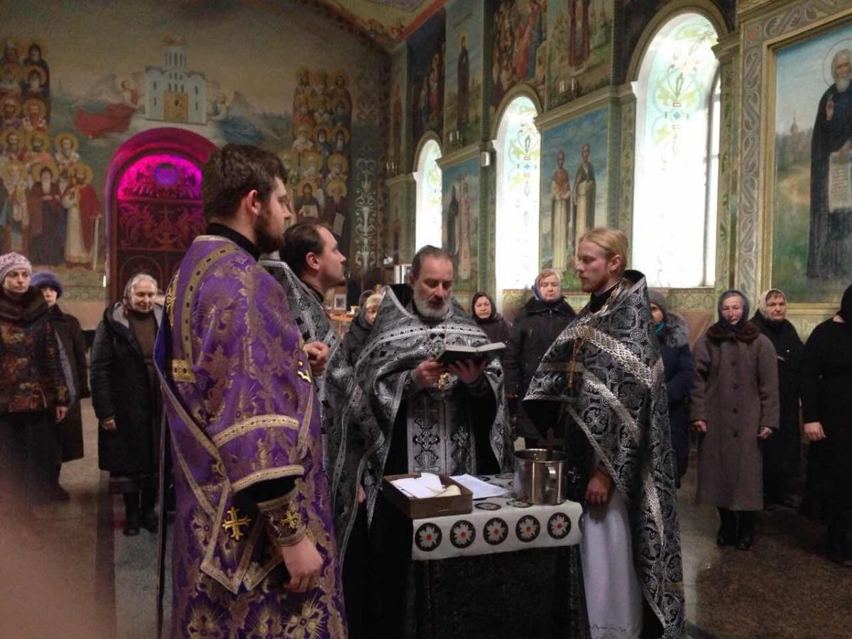У Свято-Успенському архієрейському соборі м. Житомира молились за одержимих недугою пияцтва та наркоманії.