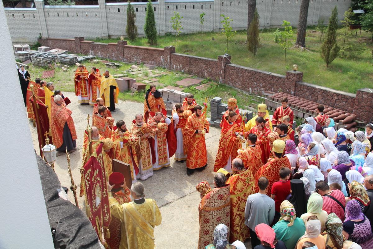 У СВЯТО-АНАСТАСІЇВСЬКОМУ МОНАСТИРІ ВІДЗНАЧИЛИ ПРЕСТОЛЬНЕ СВЯТО!
