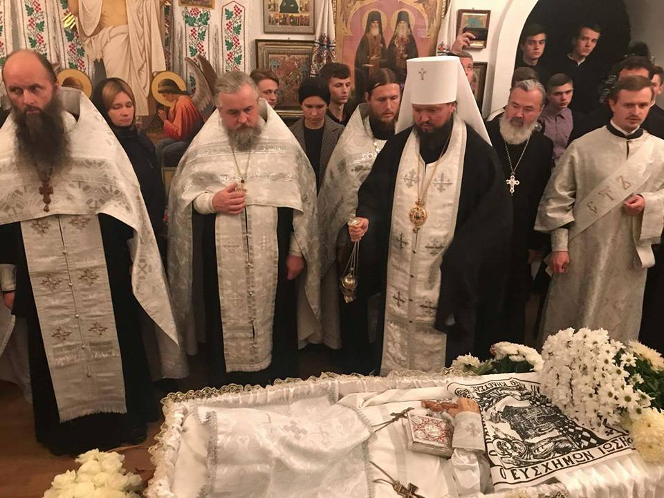 Архіпастир звершив заупокійну молитву над спочилим кліриком Волинської єпархії