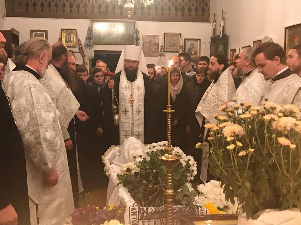 Архіпастир звершив заупокійну молитву над спочилим кліриком Волинської єпархії