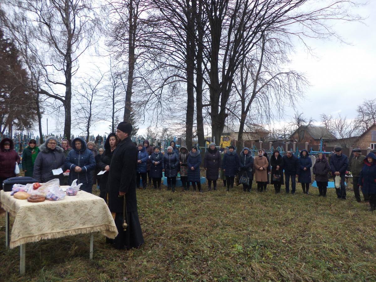 Настоятель Свято-Успенського храму с. Райогородка ієрей Євгеній Воробйов узяв участь у годині-реквіємі в селі Андріяшівці на вшанування пам’яті загиблих!