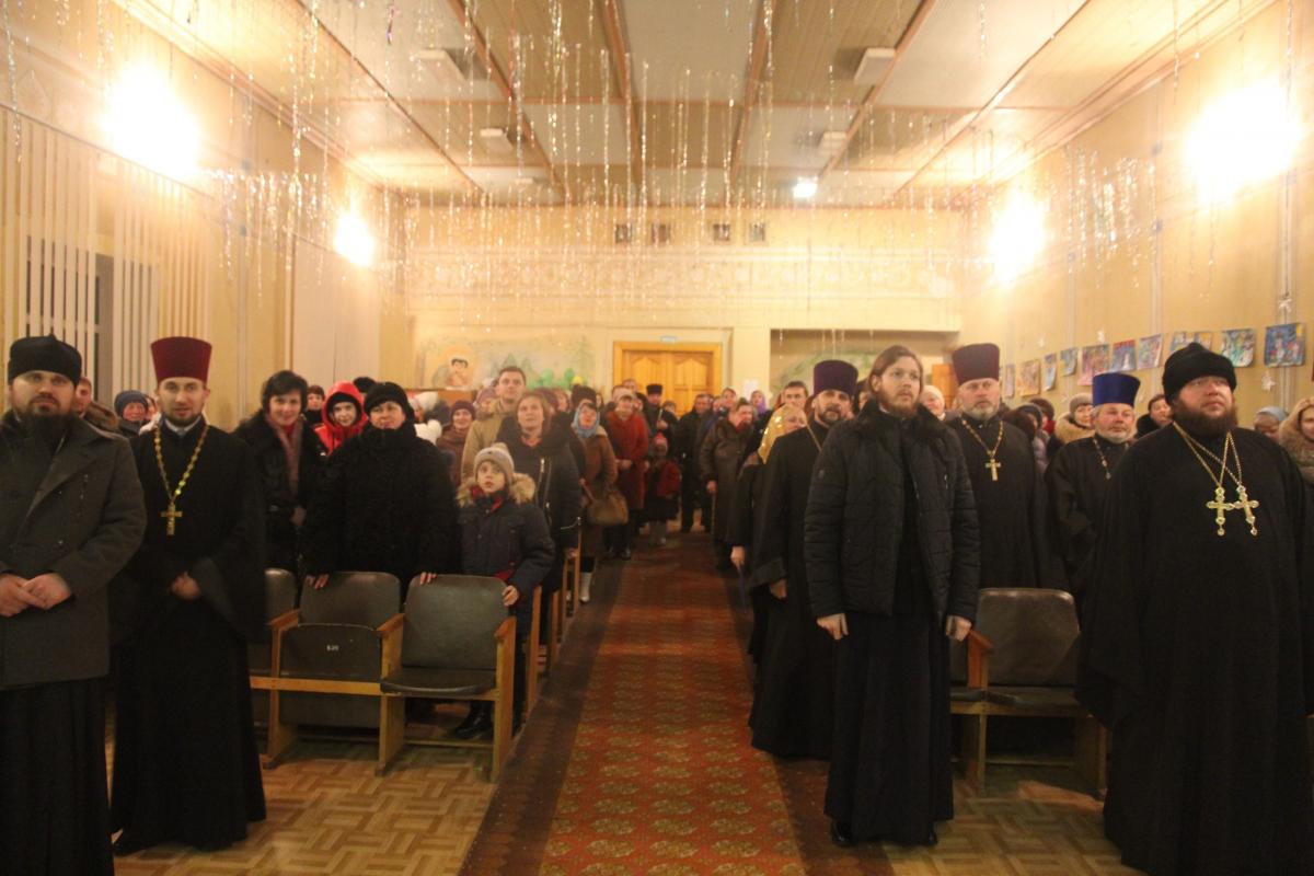 Вечір благодійних колядок провели у Черняхівському благочинні.